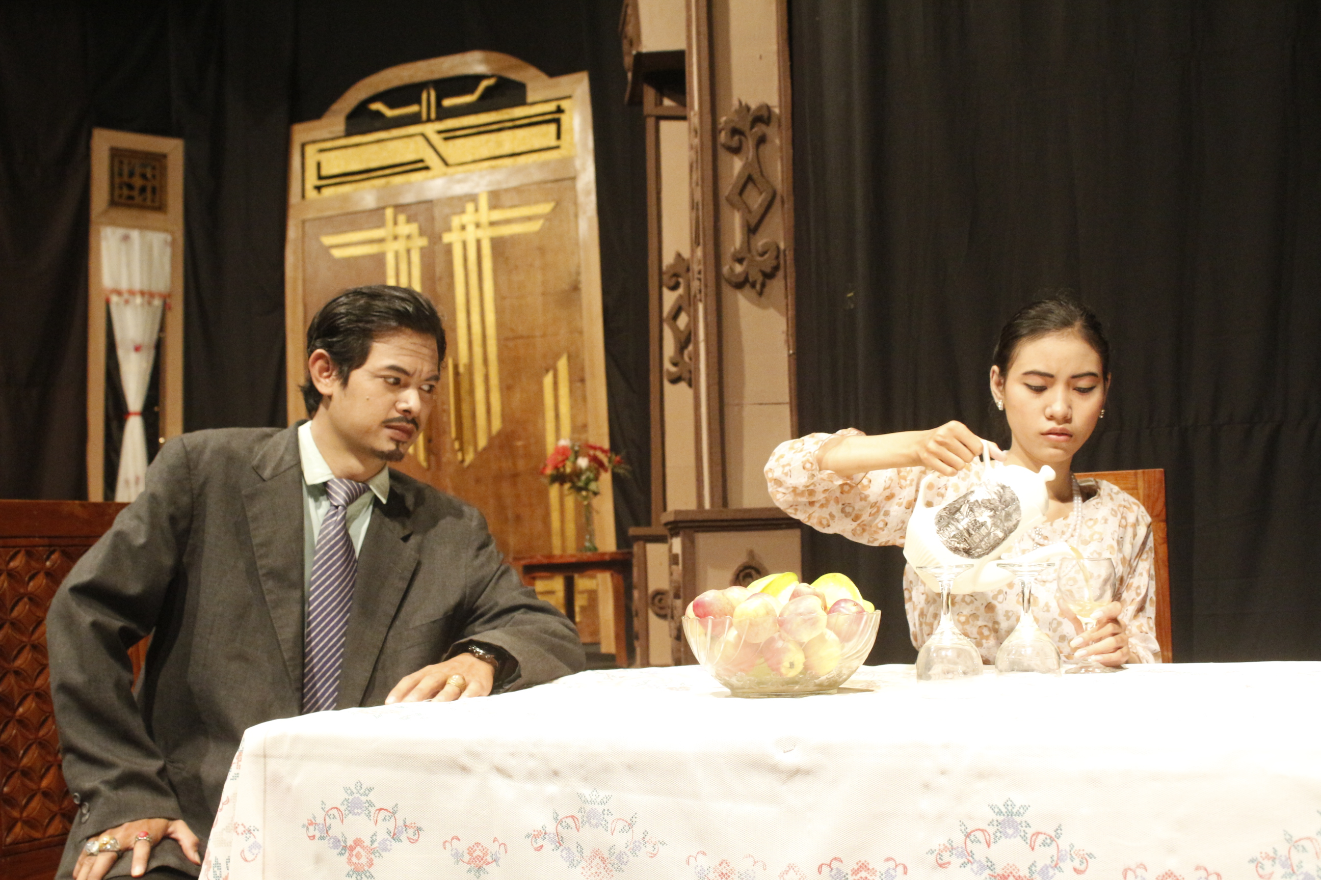 Adegan 8 Teater Ringin Conthong